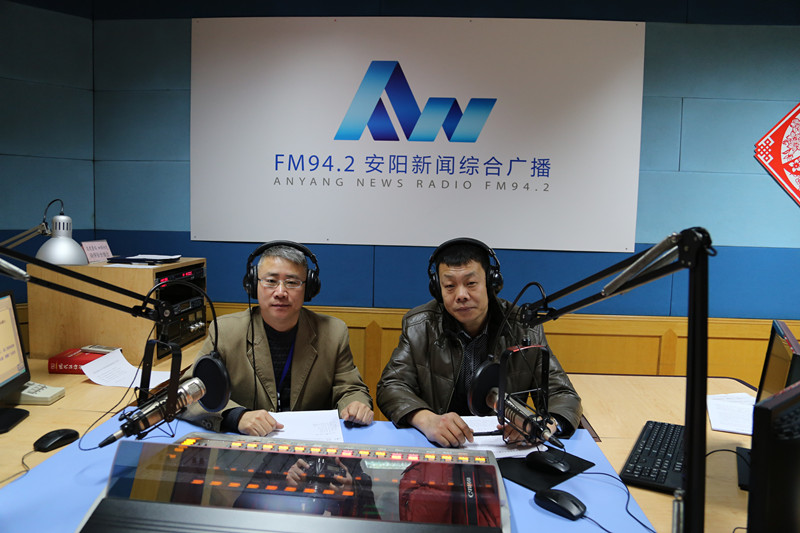 益和熱力公司董事長(zhǎng)、總經(jīng)理?xiàng)钣婪逶谖沂芯W(wǎng)上市民之家與廣大用戶群眾及網(wǎng)友進(jìn)行了在線交流溝通